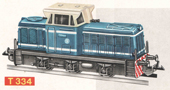 [Lokomotivy] → [Motorov] → [T334] → 2611: dieselov lokomotiva modr s blmi proky, krmov budka, ern rm a pojezd