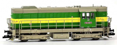 [Lokomotivy] → [Motorov] → [T466.2/T448.0] → 501961: dieselov lokomotiva v zelenm proveden se lutm pruhem, ed stecha, rm a pojezd