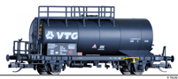 [Nkladn vozy] → [Cisternov] → [2-os na tk oleje] → 17404: kotlov vz ern s logem „VTG“