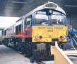 [Lokomotivy] → [Motorov] → [JT42CWR (Class 66)] → 40234: dieselov lokomotiva modr-erven s ernm pojezdem