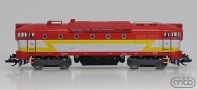 [Lokomotivy] → [Motorov] → [T478.3 „Brejlovec”] → TT753-371: dieselov lokomotiva erven-bl se lutmi blesky