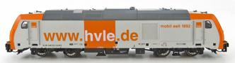 [Lokomotivy] → [Motorov] → [BR 246] → 501217: dieselov lokomotiva bl-oranov s edou stechou s potiskem „www.hvle.de“