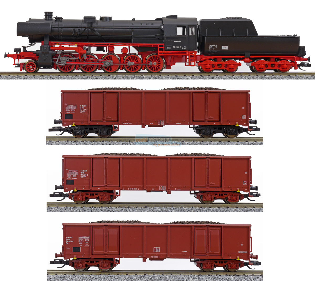 Set parní lokomotivy BR 52 a tří otevřených vysokostěnných vozů s nákladem uhlí - (31.03.2011) 