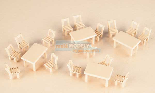 Sada - Dřevěné stoly (8 ks), dřevěné židle (40 ks)  