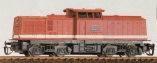 [Lokomotivy] → [Motorov] → [V 100] → 02544: dieselov lokomotiva erven s blm pruhem, ernm rmem a podvozky