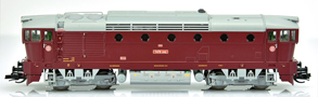 [Lokomotivy] → [Motorov] → [T478.3 „Brejlovec”] → 33385: dieselov lokomotiva erven, ed stecha