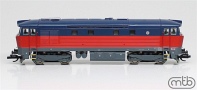 [Lokomotivy] → [Motorov] → [T478.1 „Bardotka”] → CD-751-052: dieselov lokomotiva erven-modr s ernm rmem a pojezdem