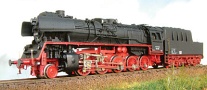 [Lokomotivy] → [Parní] → [BR 50] → 103/1/H: černá s červeným pojezdem a kouřovými plechy
