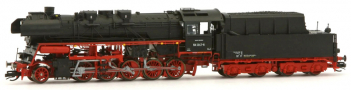 [Lokomotivy] → [Parní] → [BR 58] → 120085: parní lokomotiva černá s červeným pojezdem a s kouřovými plechy
