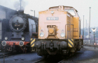 [Lokomotivy] → [Motorové] → [V 100] → 502186: dieselová lokomotiva oranžová, černý rám a pojezd, pomocný pohon