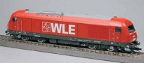 [Lokomotivy] → [Motorové] → [ER 20 Herkules] → 32080: dieselová lokomotiva červená s tmavě šedým rámem a pojezdem