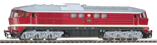 [Lokomotivy] → [Motorové] → [BR 132] → 47320: červená s krémovým pruhem, šedá střecha, černý pojezd