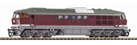 [Lokomotivy] → [Motorové] → [BR 132] → 71435: dieselová lokomotiva červená, tmavě šedá střecha, světle šedý pojezd