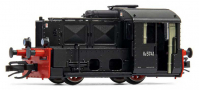 [Lokomotivy] → [Motorové] → [BR 323] → HN9064: dieselová lokomotiva černá, červená čelníky, otevřená budka strojvedoucího