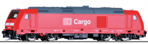 dieselová lokomotiva červená s šedou střechou, černý pojezd, typ BR 285