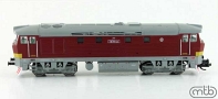 [Lokomotivy] → [Motorové] → [T478.1 „Bardotka”] → TT751-T120: dieselová lokomotiva červená, tmavěšedá střecha, rám a podvozky