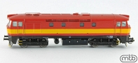 [Lokomotivy] → [Motorové] → [T478.1 „Bardotka”] → TT749-234: dieselová lokomotiva červenohnědá s výstražným pruhem, černý rám a pojezd