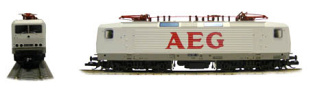 [Lokomotivy] → [Elektrické] → [BR 143] → 500602: bílá se stříbrnou střechou a rámem ″AEG″