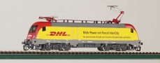 [Lokomotivy] → [Elektrické] → [BR 182 Taurus] → 47413: elektrická lokomotiva žlutá s červenými čely, šedý rám „DHL“