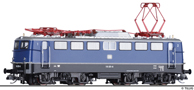 [Lokomotivy] → [Elektrické] → [BR 140] → 04396: dieselová lokomotiva modrá se stříbřitou střechou, černý rám a pojezd