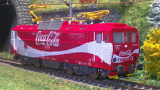 [Lokomotivy] → [Elektrické] → [162/163 a 362/363] → 941.09: červená s reklamou ″Coca-Cola″