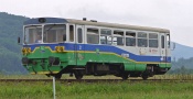 [Lokomotivy] → [Motorové vozy a jednotky] → [M152 (810)] → M0992: zelený-modrý-bílý s šedou střechou ″Železnice Desná″, označení ″Čeník″