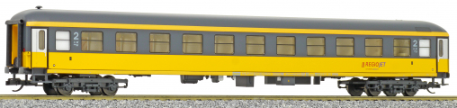 lehátkový vůz v barevném schematu „RegioJet“ 2. tř., typ Bcmz