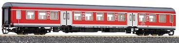 [Osobní vozy] → [Rychlíkové] → [typ Halberstadt] → 13664: červený s bílými proužky a dveřmi a s šedou střechou a oddílem na kola
