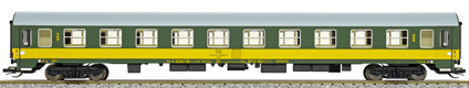 [Osobní vozy] → [Rychlíkové] → [typ Halberstadt] → 210195: rychlíkový vůz zelený se žlutým pruhem a šedou střechou 2. tř.