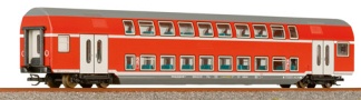 [Osobní vozy] → [Patrové] → [4-osé] → 13795: červený s bílými proužky a dveřmi a s šedou střechou 2. tř.