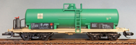 [Nákladní vozy] → [Cisternové] → [4-osé Zas (Ra)] → M2009.1: kotlový vůz zelený s brzdařskou plošinou „AMOK“