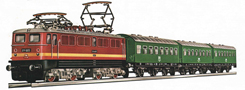[Soupravy] → [S lokomotivou] → 1315: set dieselové lokomotivy BR 211 a tří rekonstruovaných osobních vozů