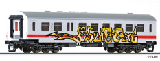 [Program ″Start″] → [Osobní vozy] → 13609G: bílý s červeným pruhem a šedou střechou 2. tř., služební oddíl, s graffiti