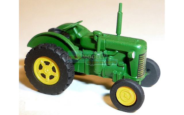 Traktor HANOMAG kolový - zelený